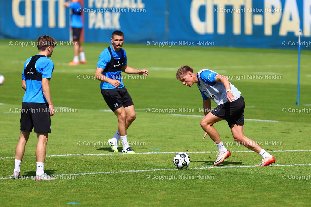 NH_HolsteinKiel_Training_13082025 | #19 Phil Harres (Holstein Kiel)Fußball I Herren I Training I Saison 2025-2026 I Holstein Kiel I 13.08.2025 I Citti-Fußballpark