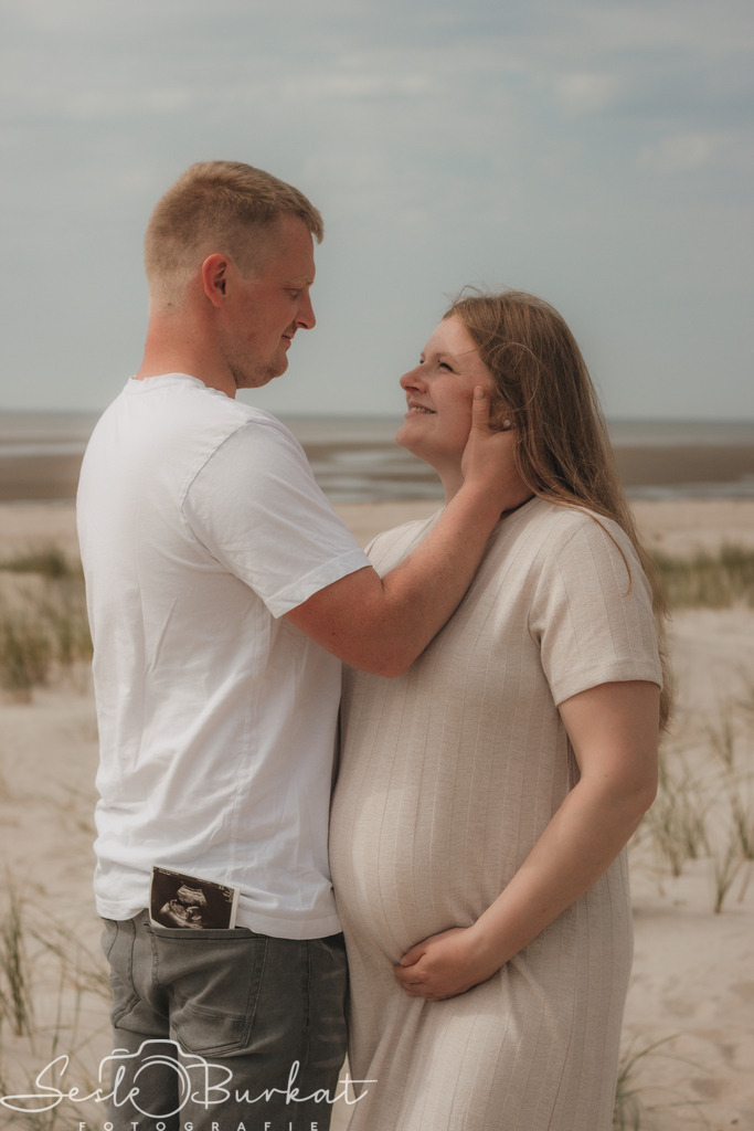 IMG_0992 | Authentische, natürliche und emotionale Fotoshootings auf der Nordseeinsel Föhr. Als Fotografin halte ich deine schönsten Momente in einzigartigen Neugeborenen-, Familien-, Paar- und Einzelshootings fest. Jetzt einen Termin vereinbaren!
