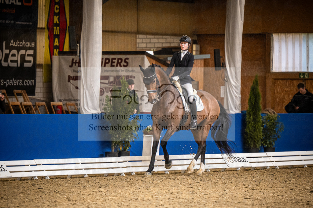 DOS_3593 | Entdecke hochwertige Reitturnierfotos von Foto Oger. Professionell, emotional und authentisch – jetzt Lieblingsmomente im Shop bestellen.Deutschlandweite Turnierfotografie. - Realisiert mit Pictrs.com