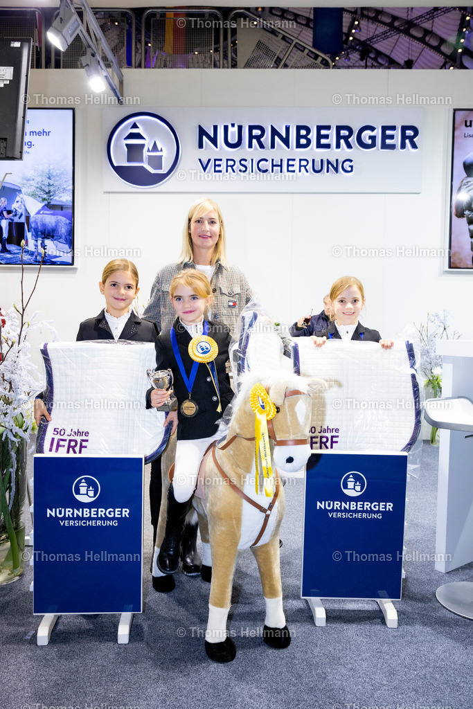 TH_Führzügel Wettbewerb_ Nürnberger_ Adriana Sutter_ Vivien Rommel_ Hendrick Steigerwald_ Tilda Brönner_ Emma Leber_12795 | Führzügel Wettbewerb, Nürnberger, Adriana Sutter, Vivien Rommel, Hendrick Steigerwald, Tilda Brönner, Emma Leber beim Festhallen Reitturnier Frankfurt 2023 am 15.12.23 in Frankfurt, Festhalle