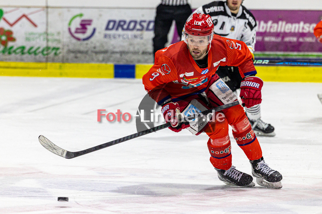 EC Peiting vs EV Füssen | Eishockey Oberliga Süd 2023/2024, EC Peiting vs EV Füssen, 20240112,
Brett OUDERKIRK (ECP 9) in Aktion,
2024-01-12 in Peiting (Eisstadion)
9 Brett OUDERKIRK (ECP 9)
Copyright: WolfgangxLindner foto-lindner.de