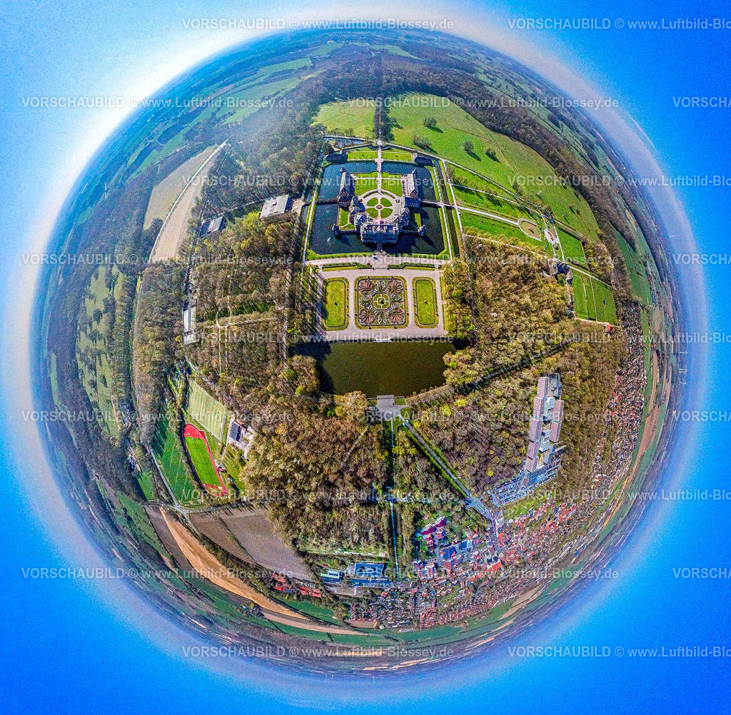 Nordkirchen250490027Schlosspark | Luftbild, Schloss Nordkirchen und Schlosspark, Oranienburg, Orangerie, ehemalige Residenz der Fürstbischöfe von Münster, auch als das Westfälische Versailles benannt, Erdkugel, Fisheye Aufnahme, Fischaugen Aufnahme, 360 Grad Aufnahme, tiny world, little planet, fisheye Bild, , Nordkirchen, Ruhrgebiet, Nordrhein-Westfalen, Deutschland