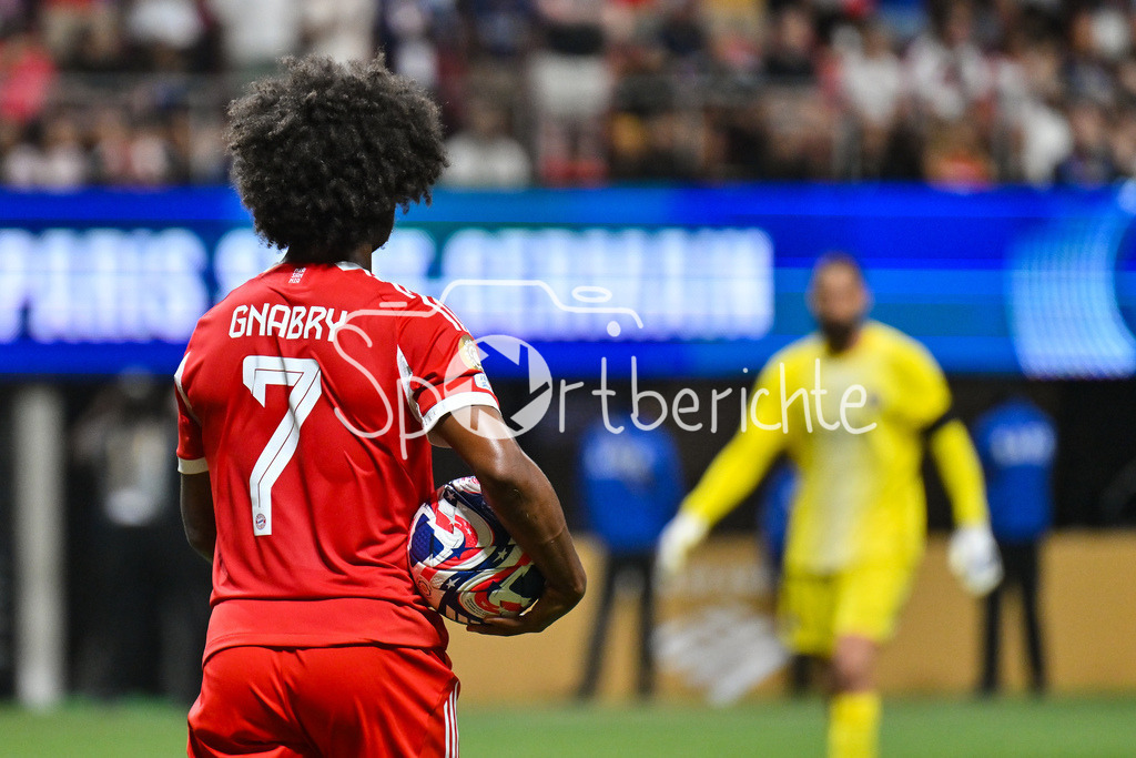 Paris Saint Germain - FC Bayern München | mit Ball in der Hand Serge GNABRY (FC Bayern Muenchen 7) / Einzelfoto / Freisteller / FIFA Club World Cup: Paris Saint Germain - FC Bayern Muenchen, Mercedes Benz Stadium am 05.07.2025 / NOT FOR SALE IN USA