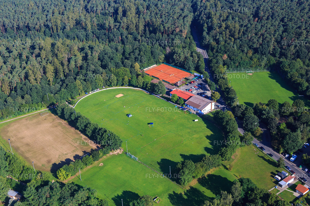 Luftbild: Sportanlage des TSV 1891 Frauenaurach e.V. im Ortsteil Frauenaurach in Erlangen im Bundesland Bayern in Deutschland. Foto: IMG_092715.jpg vom 07.08.2016 durch Werner Riehm/FLY-FOTO.deTSV 1891 Frauenaurach e.V. - Der Sportverein am Klosterwald