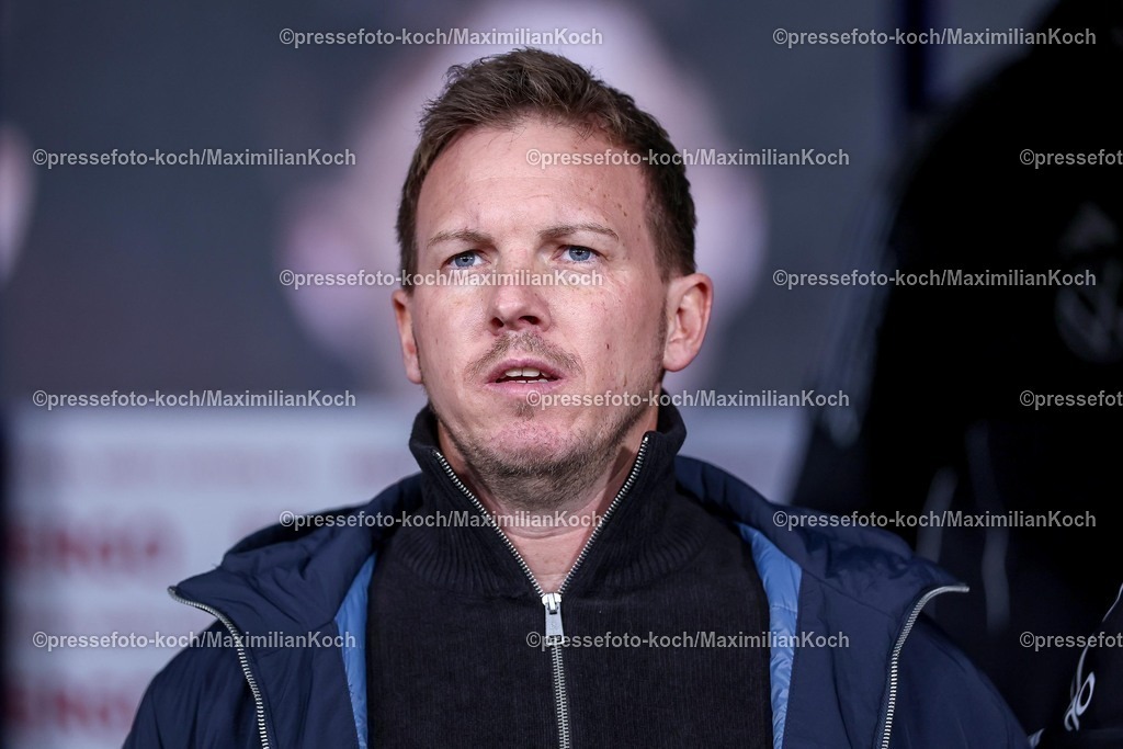 DFB17112501126 | 17.11.2025, Fußball, Länderspiel, WM-Qualifikation Europa, Deutschland - Slowakei, Red Bull Arena (Leipzig), 10. Spieltag, Saison 2025 2026: Nationaltrainer Julian Nagelsmann (GER #hc)  vor dem Spiel bei der NationalhymneRegulations prohibit any use of photographs as image sequences and or quasi-video. vor dem Spiel bei der Nationalhymne