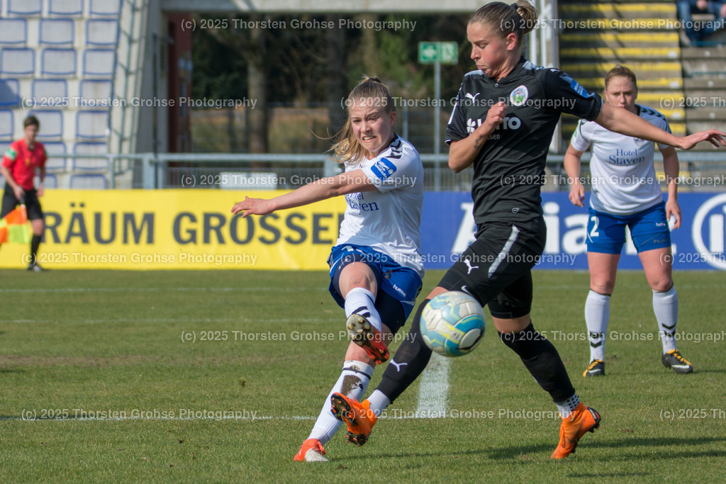 Fussball-BL Frauen 1. FFC Frankfurt vs. FF USV Jena | Kampf um den Ball; Fussball-BL Frauen 1. FFC Frankfurt vs. FF USV Jena, Fussball-Bundesliga Frauen am 25.03.2018 im Stadion am Brentanobad in Frankfurt/Main, (Deutschland) - Realisiert mit Pictrs.com