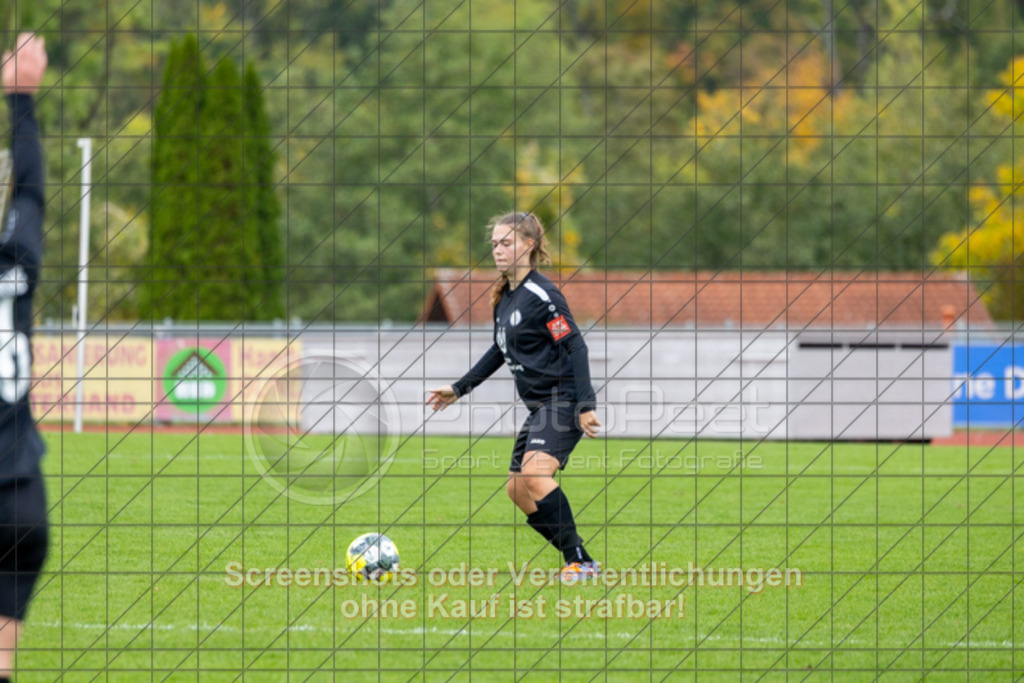 20251012_121302_0015 | #,1.FC Donzdorf II (schwarz) vs. TSV Silmingen (blau), Fussball, Frauen-Quali Bezirksliga - Bezirk Neckar/Fils, 05. Spieltag, Saison 2025/2026, Rasenplatz Lautertal Stadion, Süßener Straße 16, 73072 Donzdorf, 12.10.2025 - 11:00 Uhr,Foto: PhotoPeet-Sportfotografie/Peter Harich