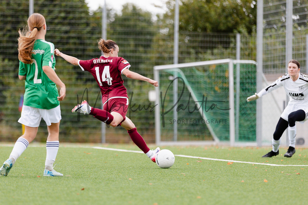 Frauen Landesliga, 2. Spieltag, Saison 2025/2026: 1. FC Gievenbeck - ASC Schöppingen | IGA 2027 Frauen Landesliga, 2. Spieltag, Saison 2025/2026, 1. FC Gievenbeck empfängt ASC Schöppingen im Sportpark Gievenbeck in Münster. Foto: sportfotografie.ms | Markus Paletta - Realisiert mit Pictrs.com