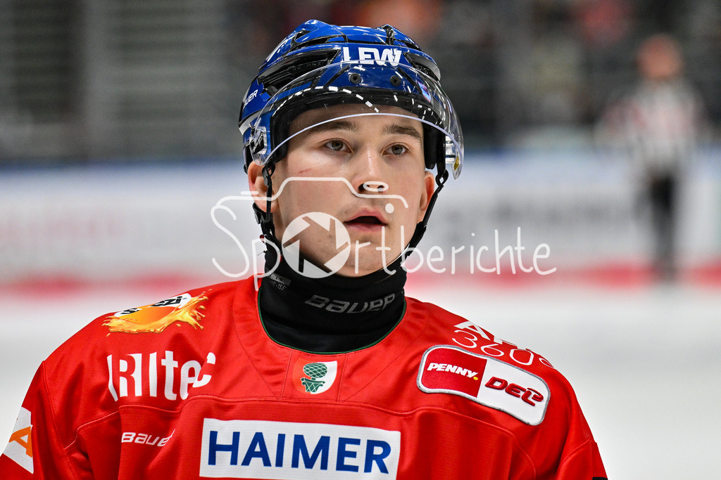 Augsburger Panther - Grizzlys Wolfsburg | im Bild ein ungläubiger Moritz ELIAS (Augsburger Panther 46) / Einzelfoto / Freisteller / DEL: Augsburger Panther - Grizzlys Wolfsburg; Curt Frenzel Stadion am 10.10.2025