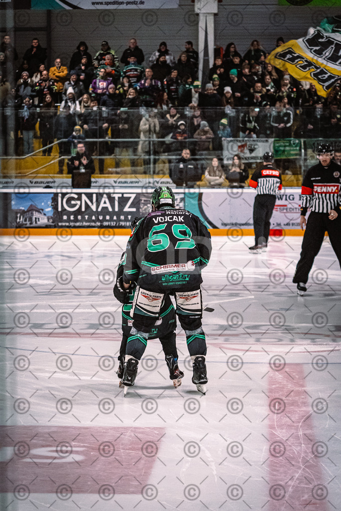 Alligators_vs_Lindau_21_12_2025-021 | Höchstadt Alligators Fotogalerie: Eishockey-Action aus Franken. Professionelle Spielfotos, Portraits & Stadionbilder zum Download. Jetzt entdecken! - Realisiert mit Pictrs.com