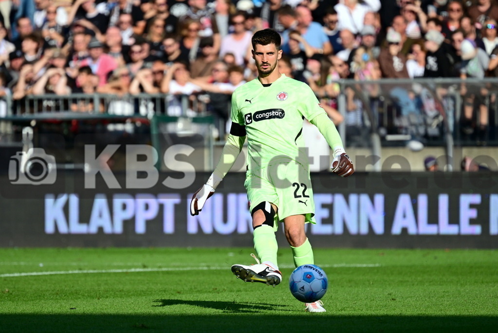 KBS Picture_FCStPauli-Heidenheim_047 | Vasilj Nikola (St.Pauli) ,Sportplatz :  Millerntor Stadion, - Realisiert mit Pictrs.com