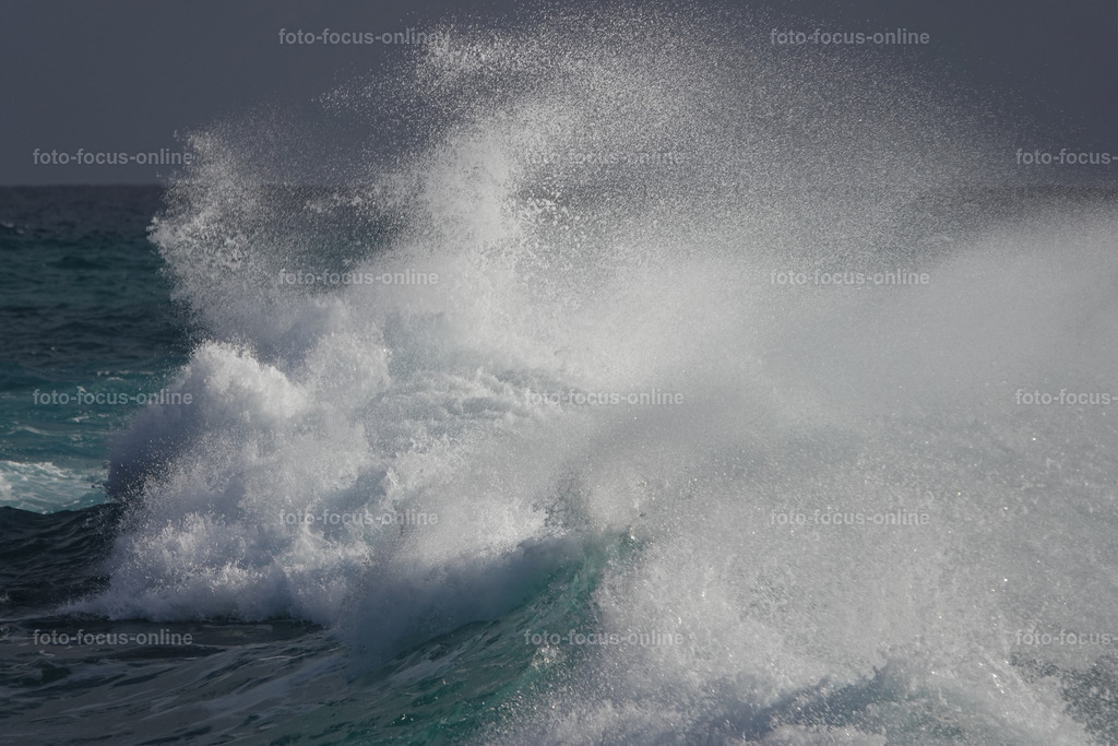 Wild waves | Atlantic breakwater
