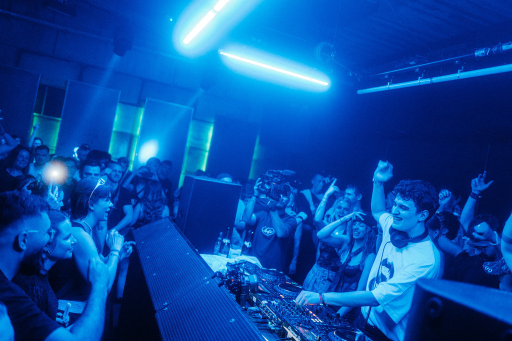 DO01030224 | thismomentpictures - Realisiert mit Pictrs.com