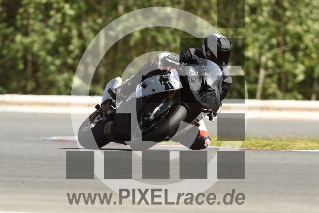 0035-20260828_02495 | Schöne Erinnerungen an spannende Momente - das festzuhalten ist unser Job. PIXELrace.de ist seit 2003 auf den Rennstrecken Europas unterwegs um die Action draußen beim Fahren und die wunderbare Stimmung imm Fahrerlager für euch einzufangen.