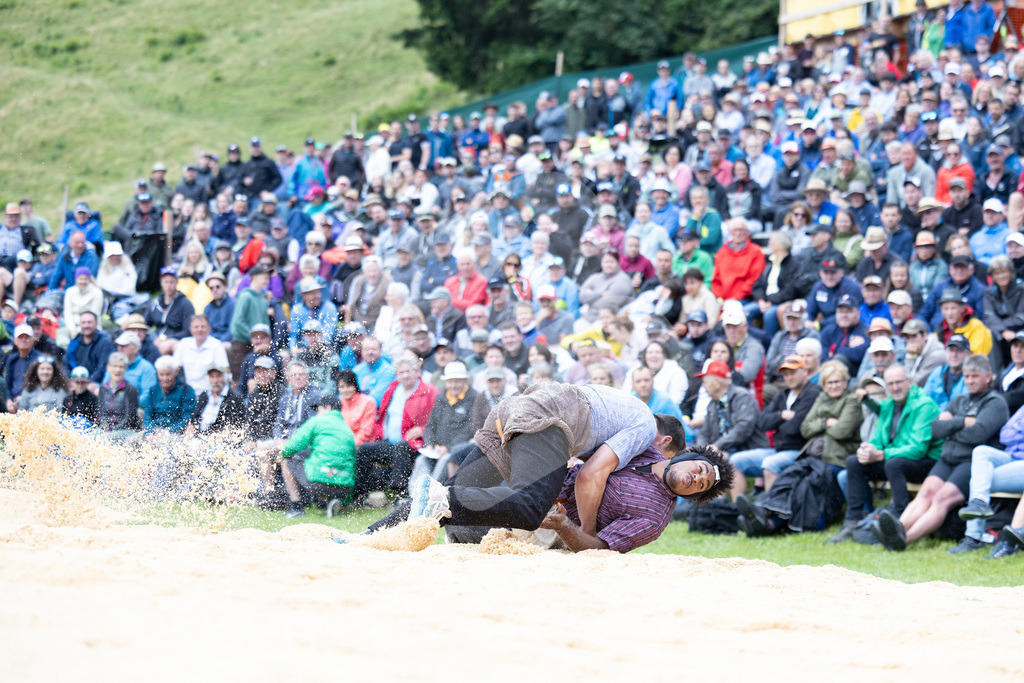 Rigi2025_0318 | Die Schwinger des Schwyzer Kantonalen Schwingerverbandes: Fotos, die Dynamik und Leidenschaft festhalten, sowie emotionale Momente aus dem traditionellen Schwingsport zeigen. - Realisiert mit Pictrs.com