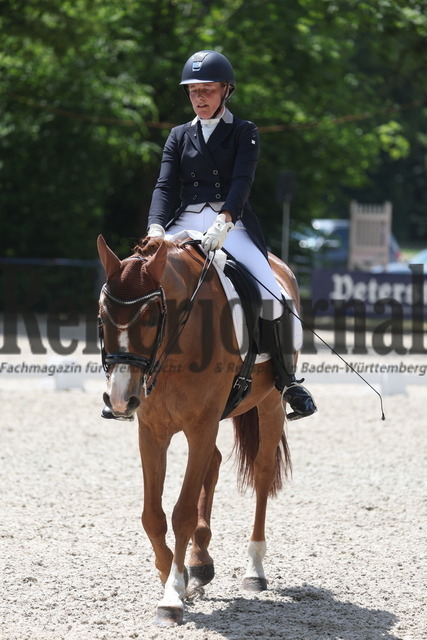 Ichenheim_2023_Prfg.Nr.04_Qual.BW Amateurmeisterschaft_Gabriele Matthes_Escostar T (6) | Alle Fotos der Reiterjournal Fotografin Doris Matthaes im Reiterjournal Online-Fotoshop. - Realisiert mit Pictrs.com