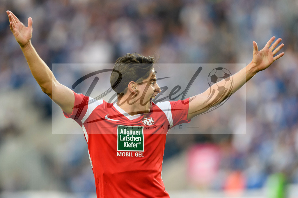 FCMFCK20210904_214 | Fussball, Herren: Nicolas Sessa (1. FC Kaiserslautern) gestikuliert beim Spiel der 3. Liga zwischen 1. FC Magdeburg und 1. FC Kaiserslautern in der MDCC-Arena am 04.09.2021 in Magdeburg, Deutschland.DFB / DFL REGULATIONS PROHIBIT ANY USE OF PHOTOGRAPHS AS IMAGE SEQUENCES AND/OR QUASI-VIDEO. - Realisiert mit Pictrs.com