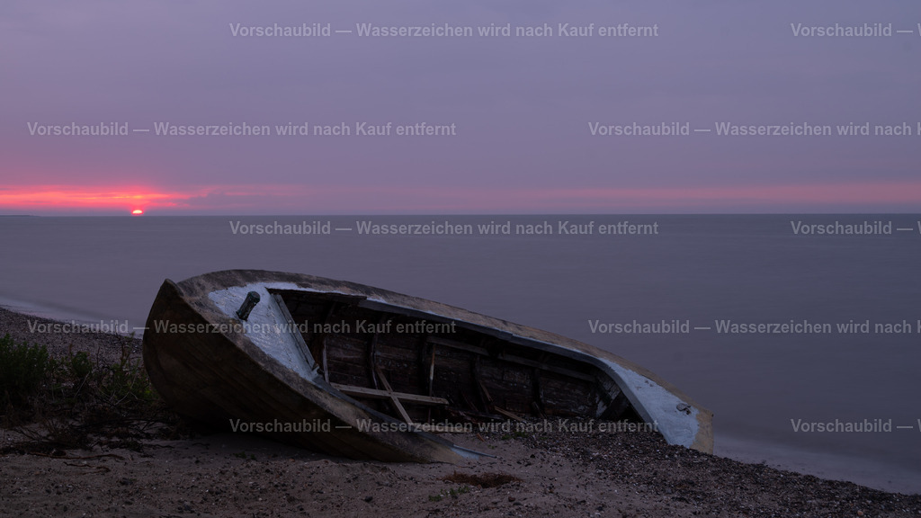 Bootswrack bei Sonnenaufgang | am Limfjord in Dänemark - Realisiert mit Pictrs.com
