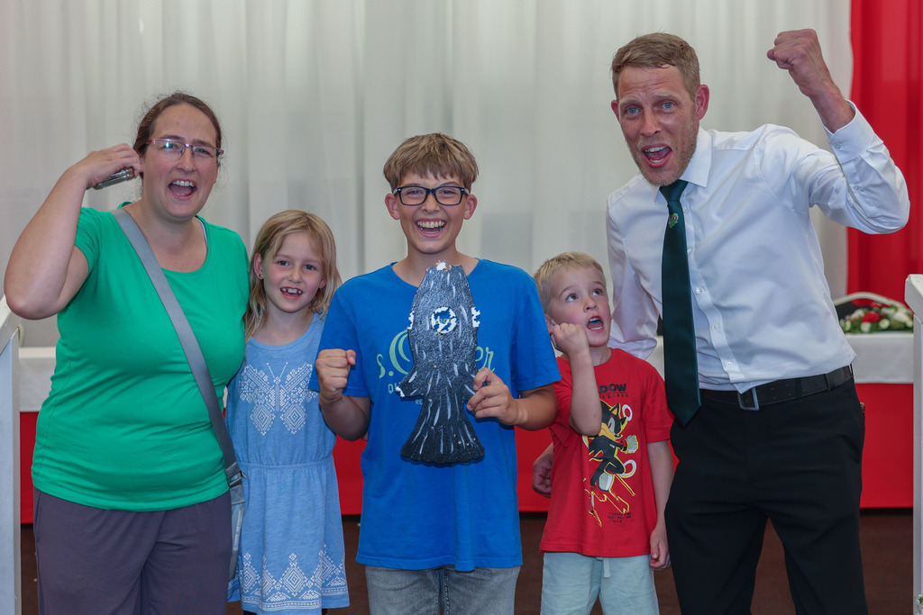 top-top.de-250531-068 | Foto, Video, Fotografie, Videografie, Fotobox, DJ, Discjockey, Musik, Musikbox, Veranstaltung, Photobooth, Amazon, Ebay, Buchtipp, Bestseller, Autor, Verlag, Buch, Wesel, Hamminkeln, NRW, Dinslaken, Rees, Drohne, Hochzeit, Party, Fotobox, Wesel, Fotograf