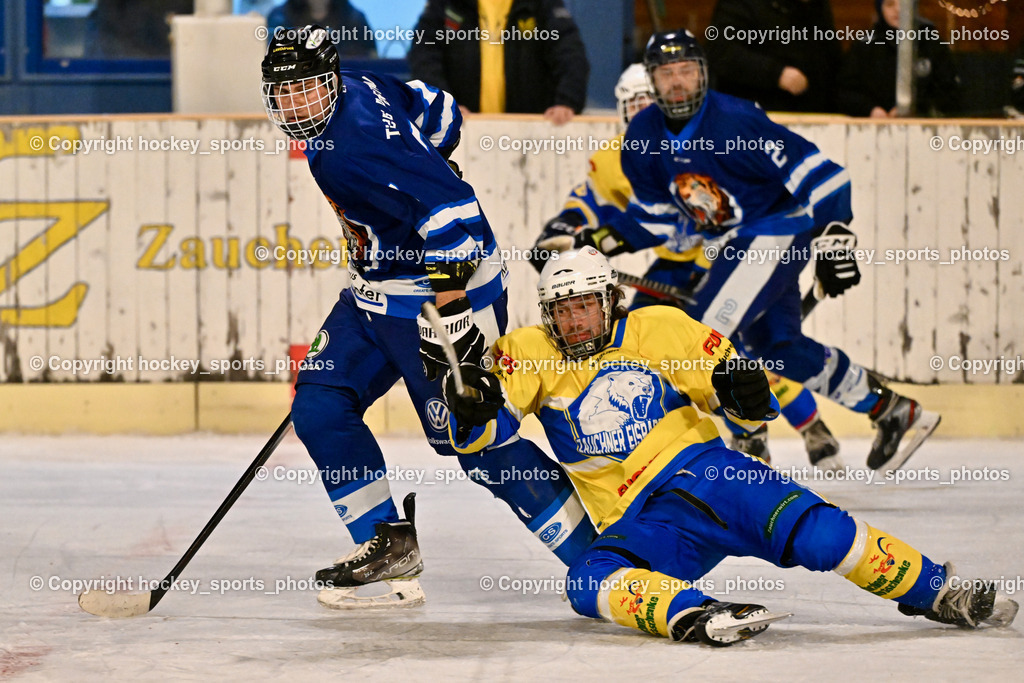 ELV Zauchen vs. EC Tigers Paternion  | #7 Kreuger Matthias EC Tigers Paternion, #18 Ambrosch Matthias ELV Zauchen, ELV Zauchen vs. EC Tigers Paternion , ELV Zauchen vs. EC Tigers Paternion  am 02.01.2025 in Eisoval Zauchen (Stadthalle Villach), Austria, (Photo by Bernd Stefan)