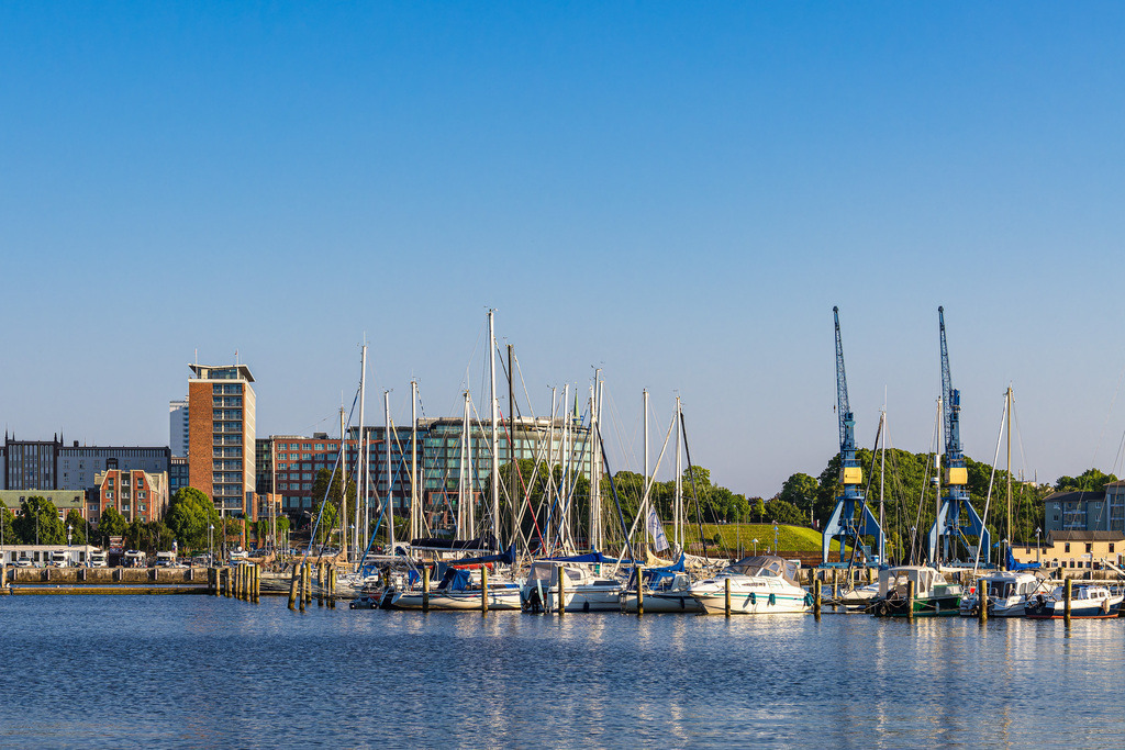 Blick über die Warnow auf die Hansestadt Rostock | Blick über die Warnow auf die Hansestadt Rostock.