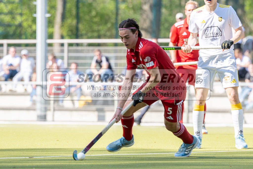 SFE_20250412_0104 | Köln, Deutschland, 12.04.2025:  Hockey 1. Bundesliga Herren Rot-Weiss Köln - Harvestehuder THC im KTHC Stadion Rot-Weiss Köln Tennis and Hockey Club am 12.04.2025 in Köln, Deutschland. (Foto von Stephan Fehrmann)Köln, Germany, 12.04.2025: Hockey 1. Bundesliga Herren Rot-Weiss Köln - Harvestehuder THC in KTHC Stadion Rot-Weiss Köln Tennis and Hockey Club at 12.04.2025 in Köln, Deutschland. (Foto from Stephan Fehrmann)