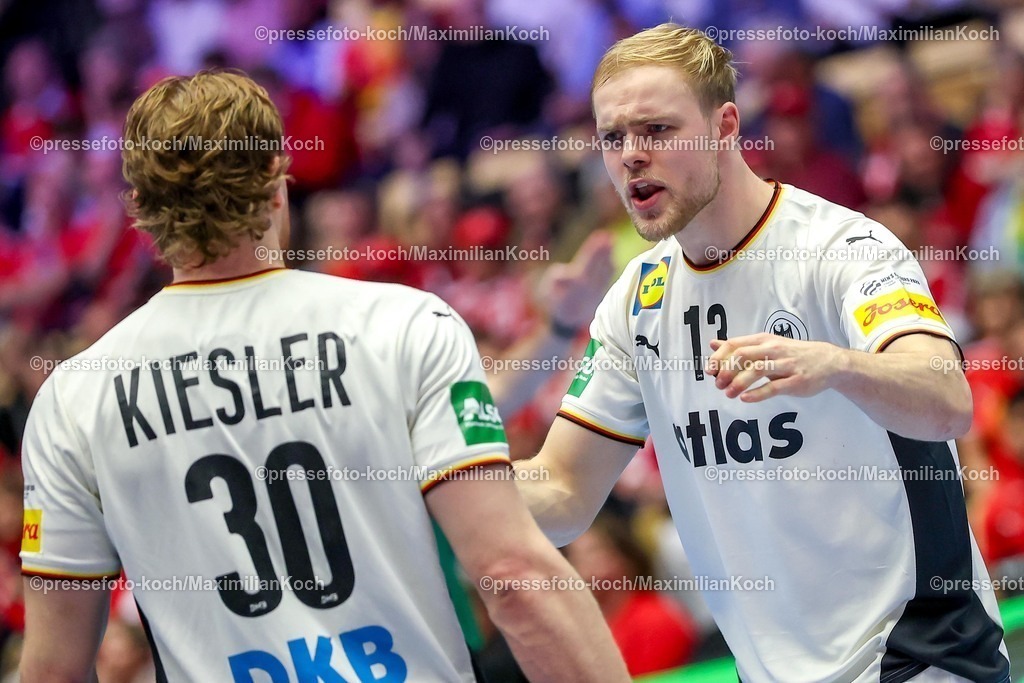 EHF22012601126 | 22.01.2026, Handball, Men's EHF EURO 2026, Deutschland - Portugal, Jyske Bank Boxen in Herning, Dänemark, Main Round:  Tom Kiesler (Germany #30)  Matthes Langhoff (Germany #13) jubelnd