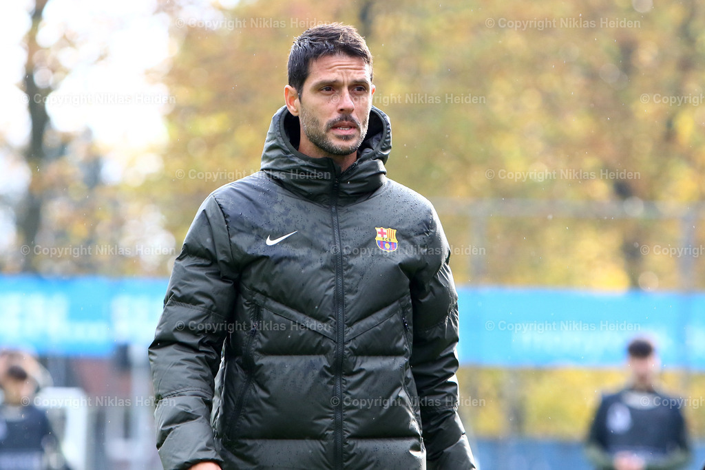 NH_FCShakhtarDonetsk_FCBarcelona_YouthLeague_07112023 | Oscar López (Trainer, FC Barcelona U19)

UEFA Youth League I 4. Spieltag I 07.11.2023