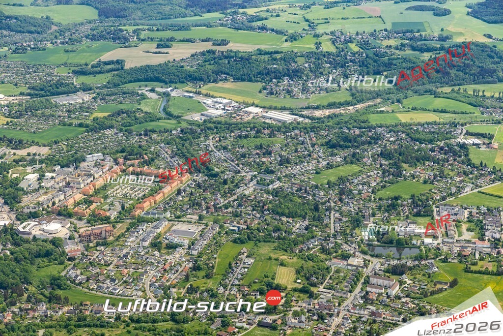 Die Luftaufnahme Stadtgebiet-West - Plauen wurde 2022 vom Flugzeug aus (keine Drohne) erstellt. Hohe Auflösung -für große Poster und Wandbilder geeignet - Garantiert!