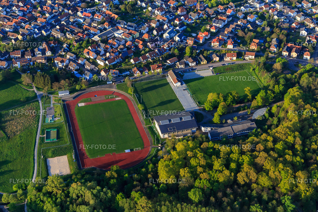 Brüchelwaldhalle und Leichtathletikstadion Ötigheim des TTG Ötigheim 1957 e.V. https://www.ttg-oetigheim.de/ | Luftbild: Brüchelwaldhalle und Leichtathletikstadion Ötigheim des TTG Ötigheim 1957 e.V. https://www.ttg-oetigheim.de/ in Ötigheim im Bundesland Baden-Württemberg in Deutschland. Foto: IMG_099235.jpg vom 23.04.2017 durch Werner Riehm/FLY-FOTO.de - Realisiert mit Pictrs.com