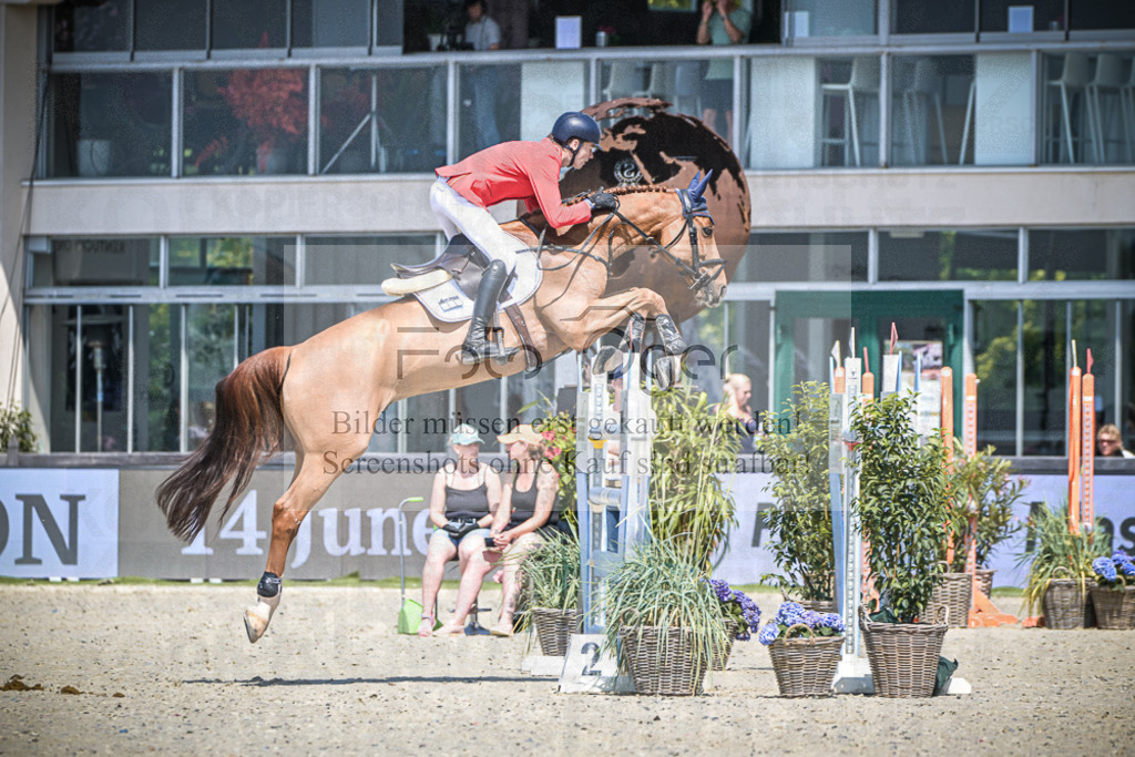DOS_5180 | Entdecke hochwertige Reitturnierfotos von Foto Oger. Professionell, emotional und authentisch – jetzt Lieblingsmomente im Shop bestellen.Deutschlandweite Turnierfotografie. - Realisiert mit Pictrs.com