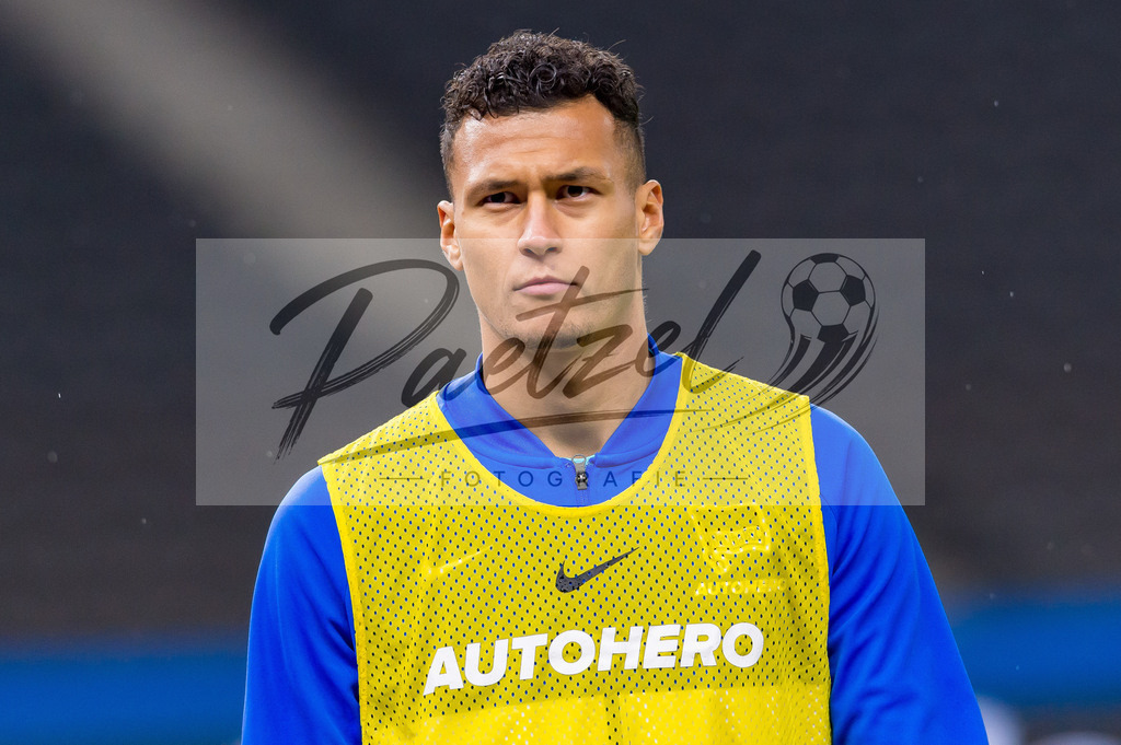 HERBOC20220204_303 | Fussball, Herren: Davie Selke (Hertha BSC) schaut bei dem Spiel der 1. Bundesliga zwischen Hertha BSC und VfL Bochum im Olypiastadion am 04.02.2022 in Berlin, Deutschland.DFB / DFL REGULATIONS PROHIBIT ANY USE OF PHOTOGRAPHS AS IMAGE SEQUENCES AND/OR QUASI-VIDEO. - Realisiert mit Pictrs.com