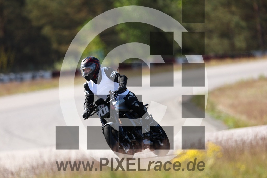 0701-20240509_00602 | Schöne Erinnerungen an spannende Momente - das festzuhalten ist unser Job. PIXELrace.de ist seit 2003 auf den Rennstrecken Europas unterwegs um die Action draußen beim Fahren und die wunderbare Stimmung imm Fahrerlager für euch einzufangen.