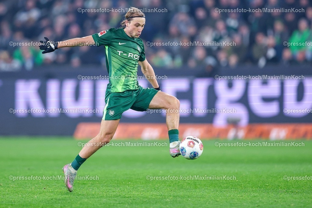 BMG13122502108 | 13.12.2025, Fußball, Borussia Mönchengladbach - VfL Wolfsburg, 1. Fußball Bundesliga, 14.Spieltag, Borussia-Park, Saison 2025 2026: Lovro Majer&nbsp;(VfL Wolfsburg #10)  DFB regulations prohibit any use of photographs as image sequences and or quasi-video.