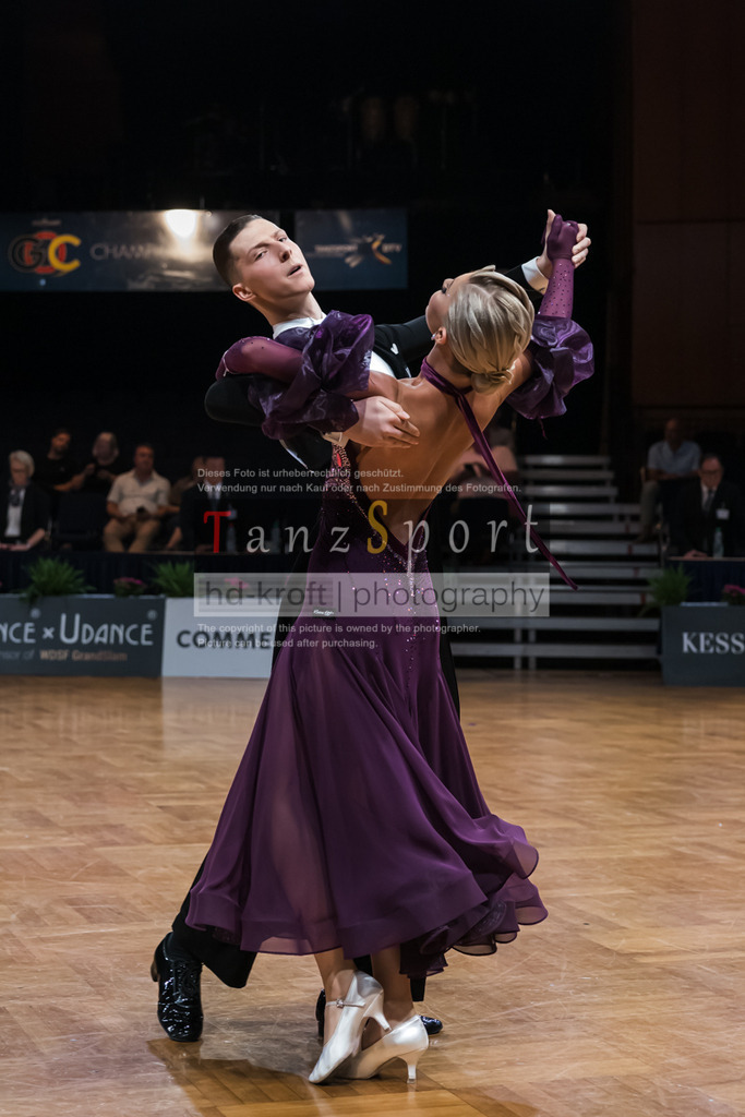 20250821_WDSF_GS_Std_R1_B2_3976 | Tanzsportbilder, Standardtanz, Lateintanz, WDSF, DTV, LTVB, dancecomp, goc, hessen tanzt, blaues band der spree, walzer, tango, wiener walzer, slowfox, quickstepp, samba, rumba, cha-cha-cha, paso doble. jive, hd-kroft photography, turniertanzsport