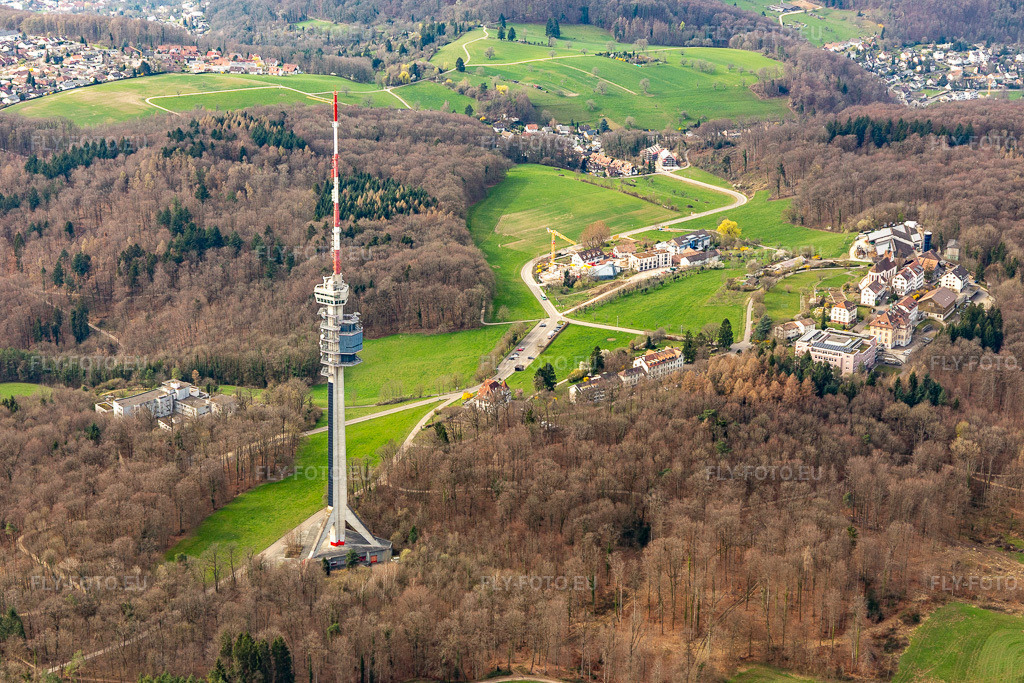 Vue aérienne: La tour de télévision de Sainte-Christine dans le canton de Bâle à Bettingen dans le département Bâle ville, Suisse. Photo: IMG_120208.jpg prise le 17/03/2020 par Werner Riehm/FLY-FOTO.eu – Résolution de l'original: 5439 x 3626 px