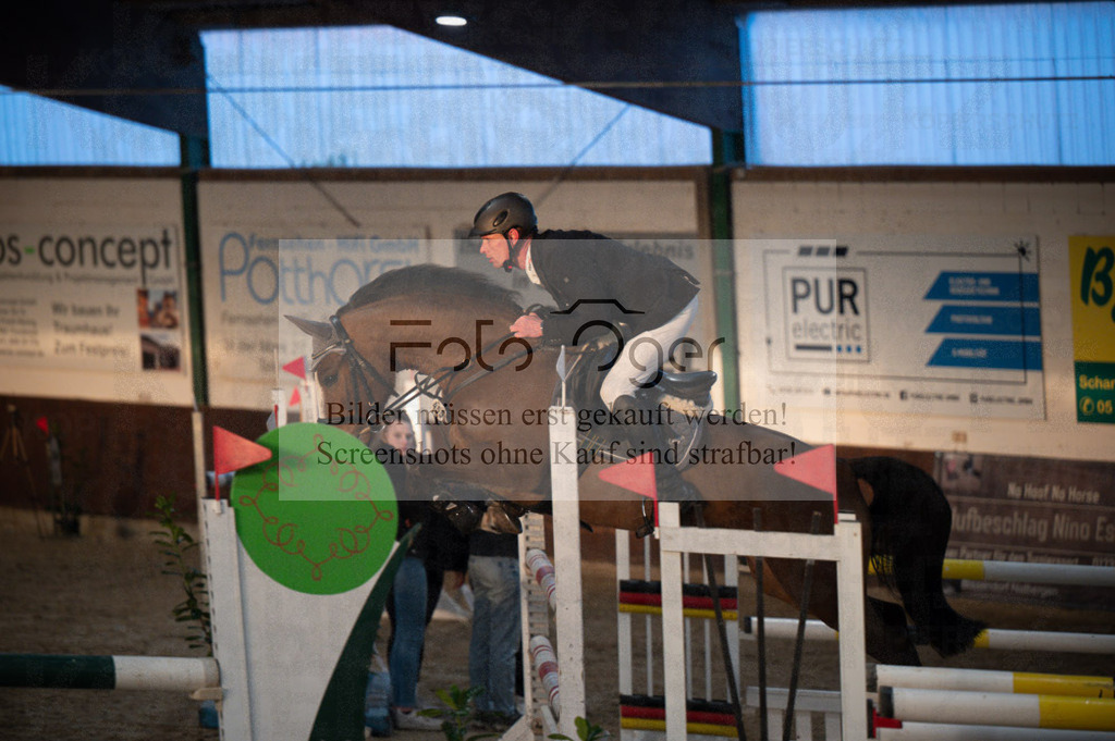 Hallenreittunier Voxtrup 2023 | Entdecke hochwertige Reitturnierfotos von Foto Oger. Professionell, emotional und authentisch – jetzt Lieblingsmomente im Shop bestellen.Deutschlandweite Turnierfotografie. - Realisiert mit Pictrs.com
