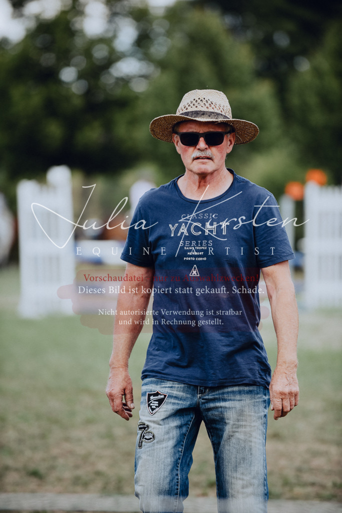 DSC_6447 | Pferde- und Turnierfotografie in Westsachsen. Pferdeportraits, Auftragszeichnungen und intuitive Kunst.