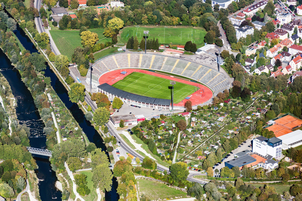 dr__0011067.jpg | AUGSBURG 27.09.2018 Sportstätten-Gelände des Stadion Rosenaustadion in Augsburg im Bundesland Bayern, Deutschland. // Sports facility grounds of stadium Rosenaustadion in Augsburg in the state Bavaria, Germany. Foto: Daniel Reiter