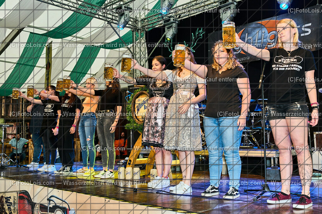 ALP5086_VOLKSFEST_Bieranstich_Starke Maedels | (C)FotoLois.com, Alois Spandl, BIERANSTICH im Festzelt beim WIESELBURGER VOLKSFEST mit den TSCHECHEN als Vorband und dem Auftritt von Die HIGHLIGHTS, Mi 28. Juni 2023.