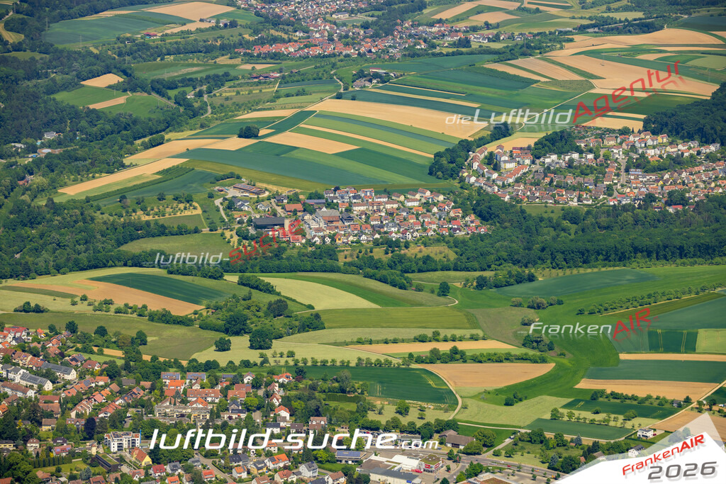 Das Luftbild zeigt Sachsenweiler Backnang - Die Luftaufnahme wurde 2023 vom UL-Flugzeug aus erstellt ( keine Drohne ) - Hochauflösende Luftaufnahme - Für grossformatige Ausdrucke geeignet. Die Geschenkidee !Mit Lizenz und Bildrechte bestellbar