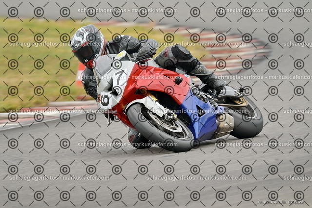 25bt05-1512 | markuskiefer.com - Realisiert mit Pictrs.com
