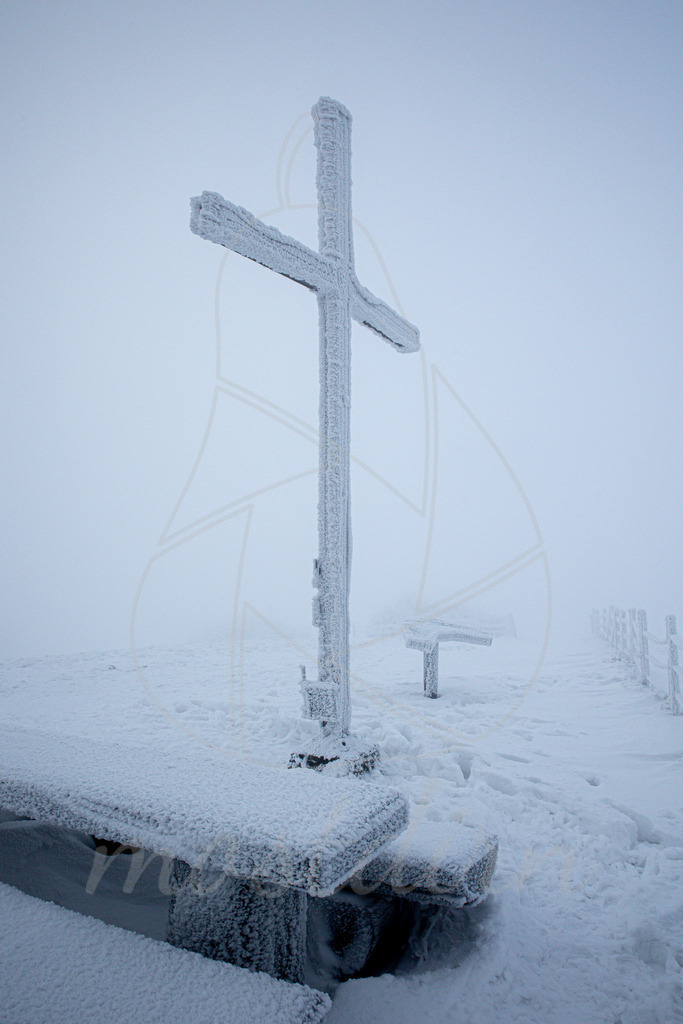 Hochkogelberg Gipfelkreuz im frostigen Kleid | Ihre Fotografin im Lungau, ihre Fotografin im Mostviertel, Wandbilder Onlineshop, Imagefotos für Ihr Unternehmen,  - Realisiert mit Pictrs.com