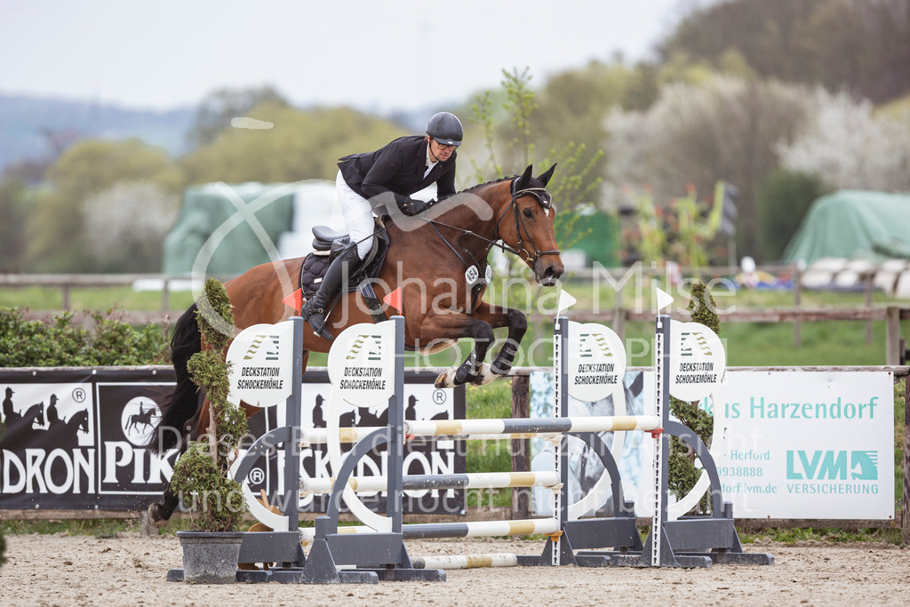 250417_Springpferde-A1-145 | Deine schönsten Turniermomente als professionelle Fotos! Entdecke hochwertige Pferdesport-Fotografie im Online-Shop. Jetzt Fotos finden & bestellen!