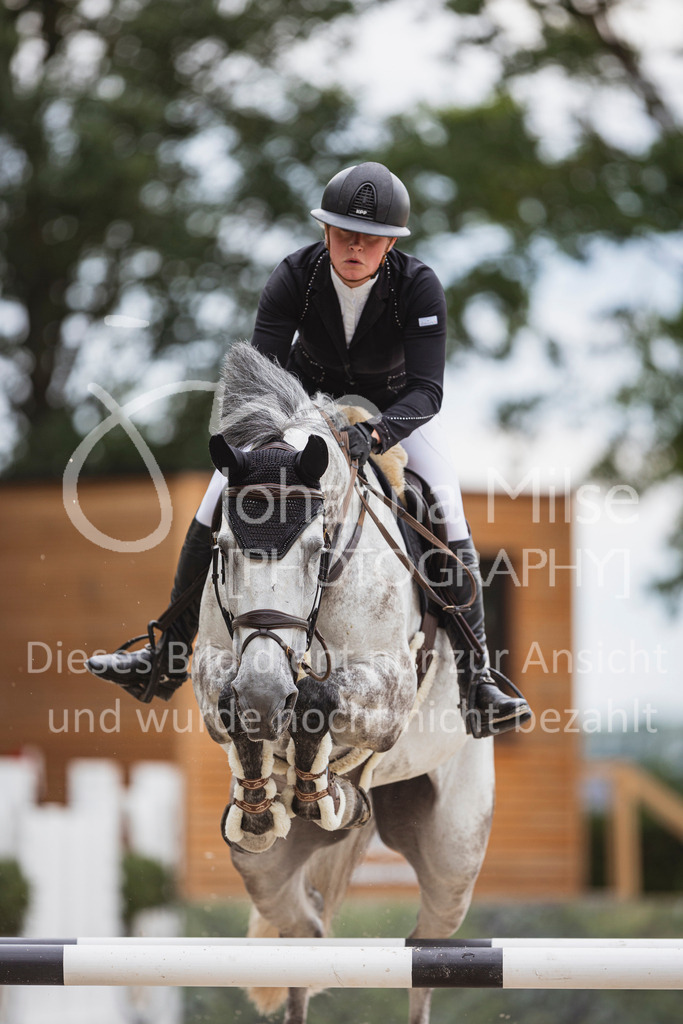 240614_Lemwerder_M2-Springen-427 | Deine schönsten Turniermomente als professionelle Fotos! Entdecke hochwertige Pferdesport-Fotografie im Online-Shop. Jetzt Fotos finden & bestellen!