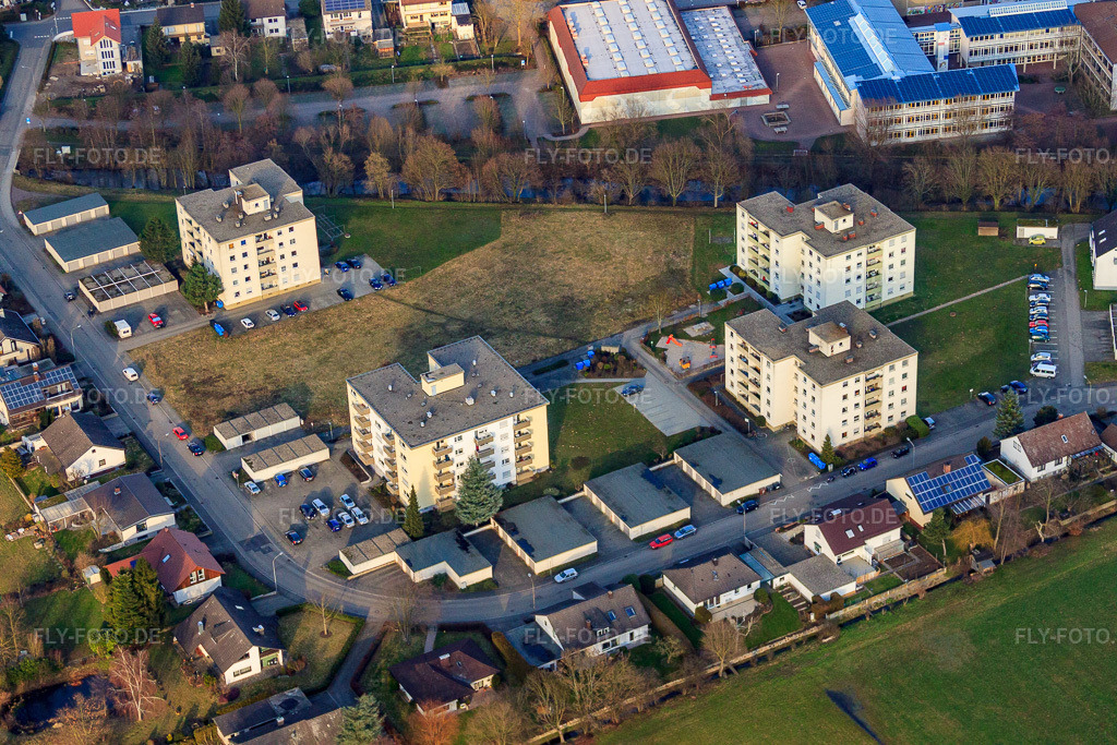Luftbild: 4 Wohnblöcke in der Albert-Detzel-Straße in Herxheim bei Landau im Bundesland Rheinland-Pfalz in Deutschland. Foto: IMG_37138.jpg vom 22.01.2011 durch Werner Riehm/FLY-FOTO.de
