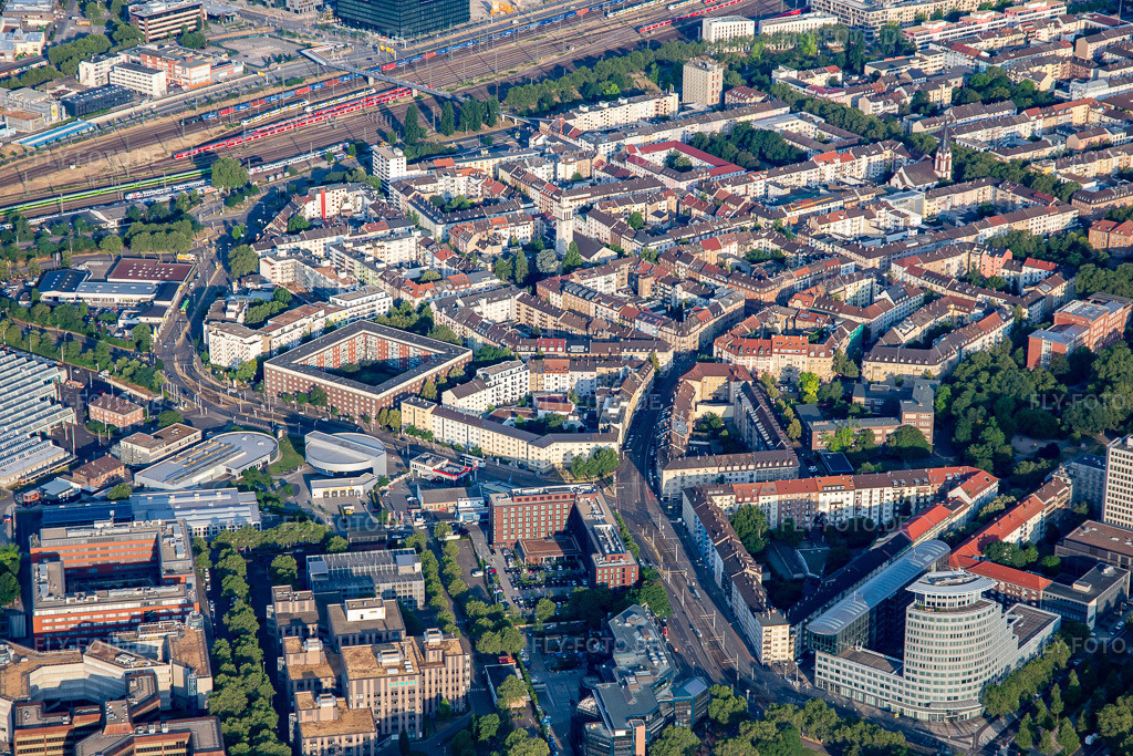 Luftbild: Seckenheimer Straße und B37 im Ortsteil Oststadt in Mannheim im Bundesland Baden-Württemberg in Deutschland. Foto: IMG_136888.jpg vom 24.06.2023 durch Werner Riehm/FLY-FOTO.de