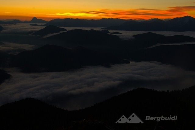 Herzogstand 2025-04 | Landschaftsfotografie Berge Mountain Landscape FotografieNatur Bilder Buidl Bergbuidl Bayern Heimat BergfotografieSonnenaufgang Sonnenuntergang Hobbyfotograf Bilderverkauf Leinwand - Realisiert mit Pictrs.com