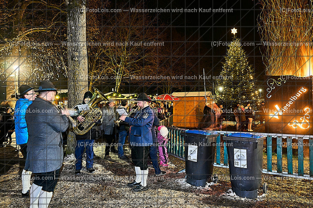 ALP9813_Wieselburger ADVENT_Musikverein | (C)FotoLois.com, Alois Spandl, Wieselburger Advent, Wintersonnenwendfeier mit Umzug durch die Stadt, Sonnenwendfeuer und Perchtenlauf mit Show im Schlosspark, Mitwirkung der Partnergemeinde EINBECK, Sa 17. Dezmber 2022.
