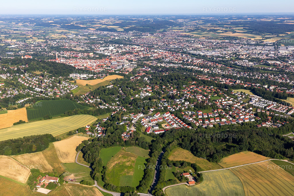 Luftbild: Moniberg im Ortsteil Moniberg in Landshut im Bundesland Bayern in Deutschland. – Foto: IMG_133053.jpg vom 03.07.2022 durch Werner Riehm/FLY-FOTO.de – Auflösung des Originals: 5472 x 3648 px – Stadt Landshut